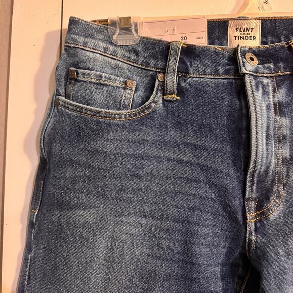 NWT Flint and Tinder Classic Slim Fit Denim Jean Blue Pockets Mens Size 28/30 - Picture 2 of 9